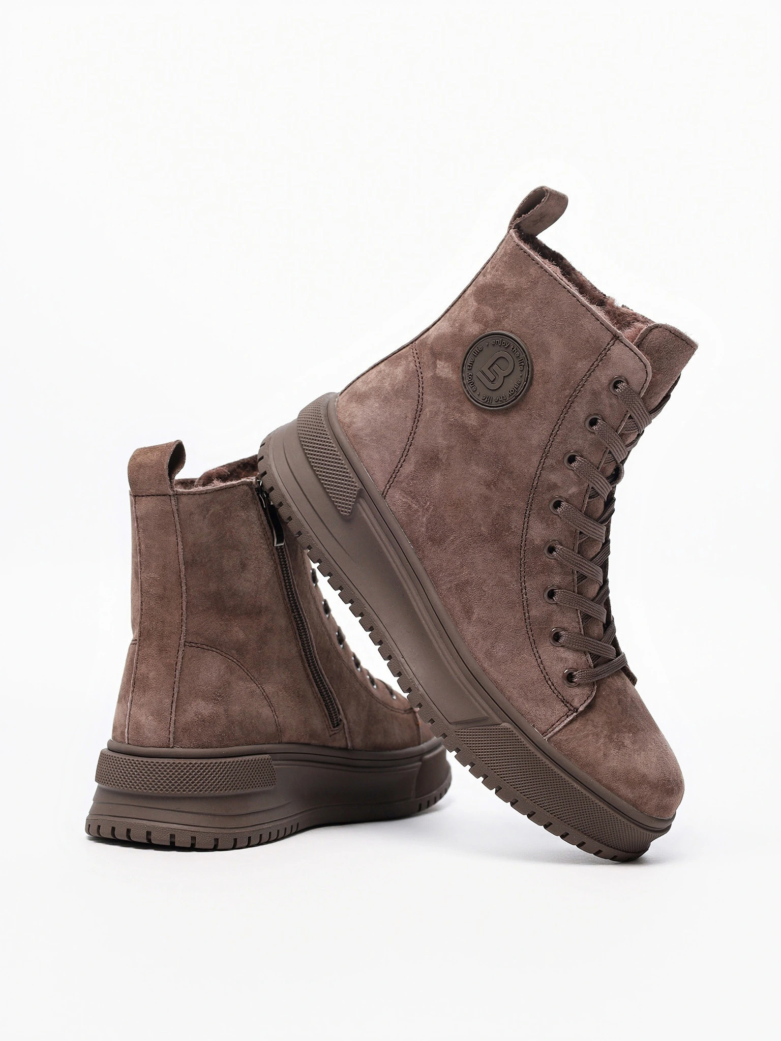 Ботинки коричневого цвета на средней платформе